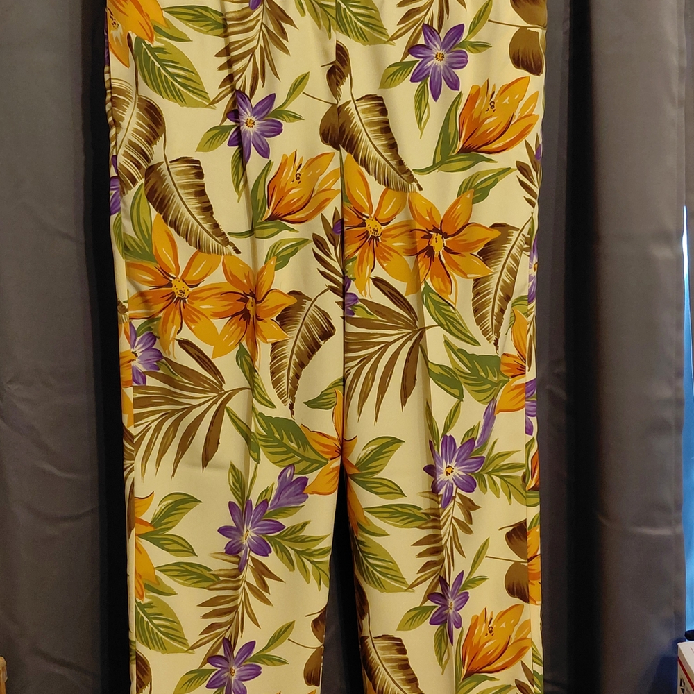 3 Piece Susan Graver Pantsuit Cream Floral Blouse, Tank And Pants - Picture 7 of 10